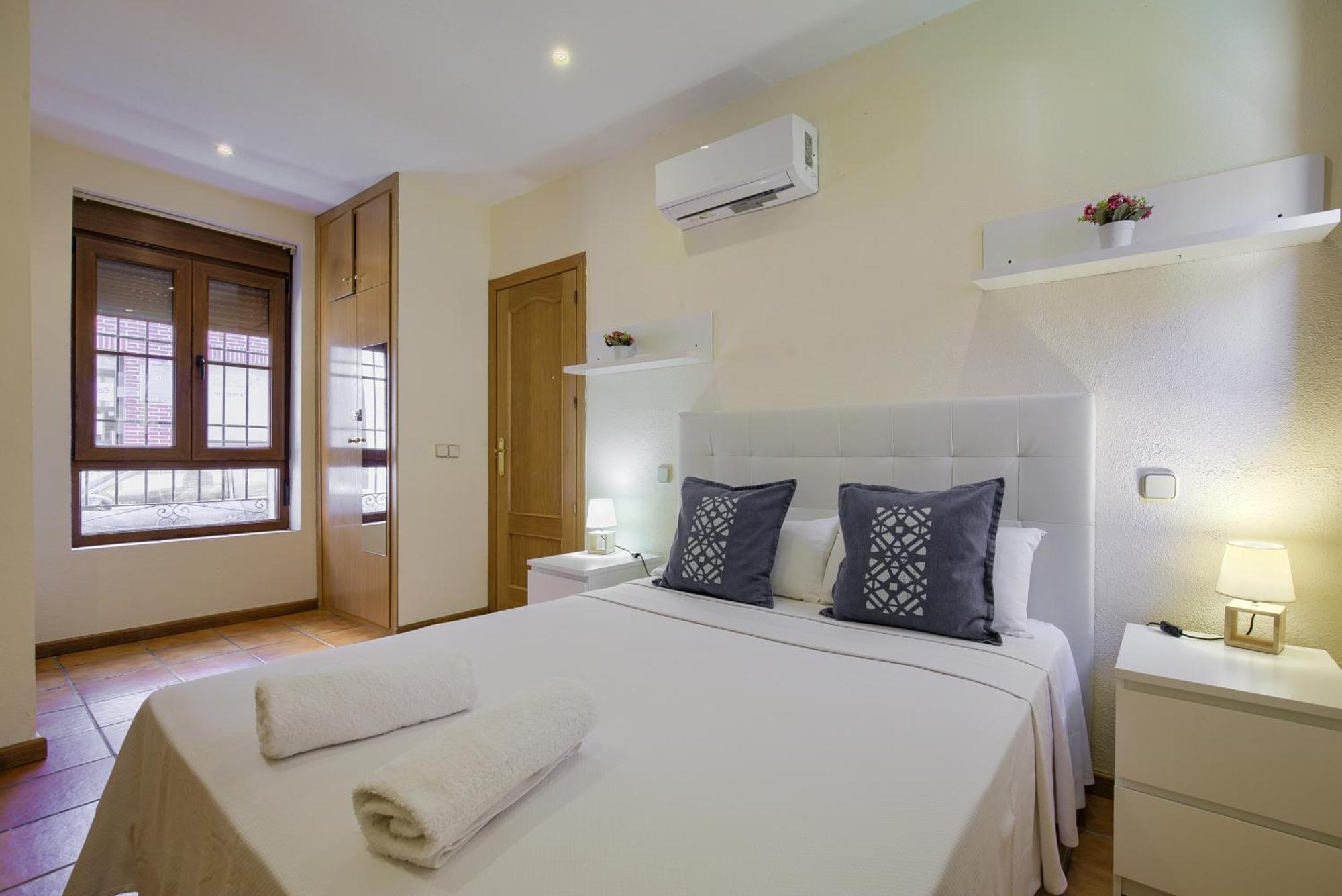 Casona 44 - Apartamento Para 2 Con Wifi, Ac Y Patio Exterior Алькала-де-Энарес Экстерьер фото